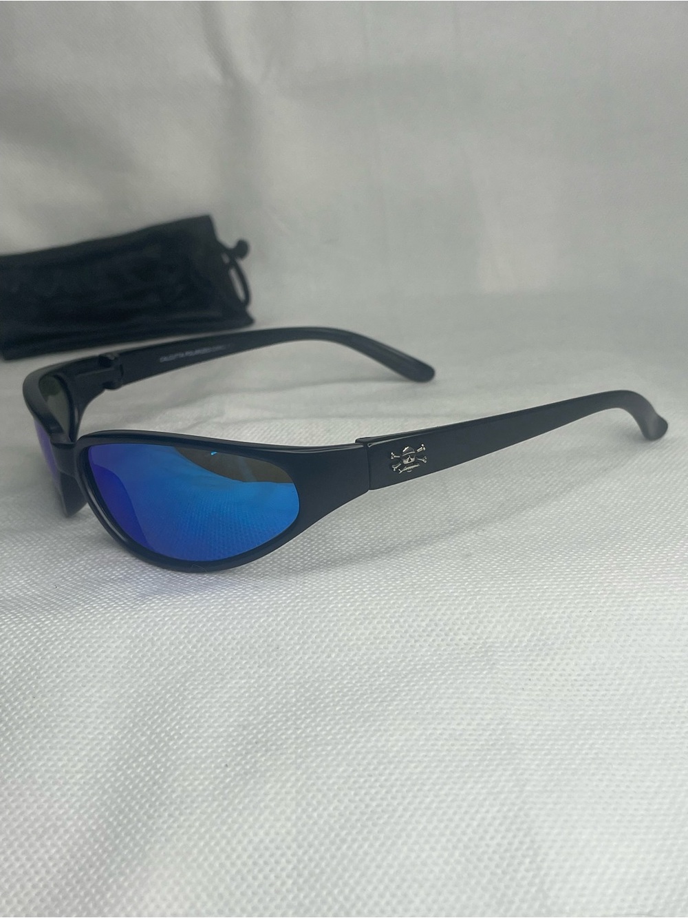 Calcutta Polarized Carolina Sunglasses Black Classic Wrap Frame Blue Mirror Lens